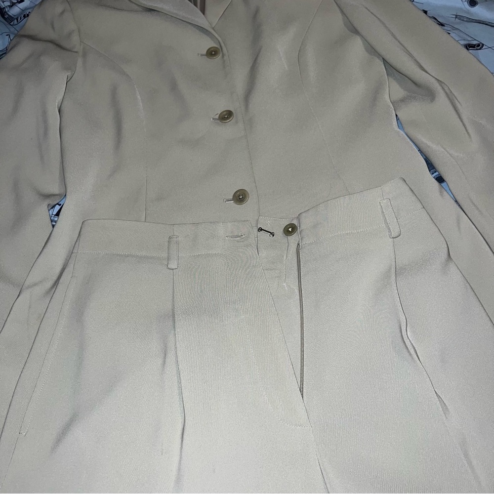 Caslon Women's Classic Blazer and Pants Suit Set - Picture 6 of 16